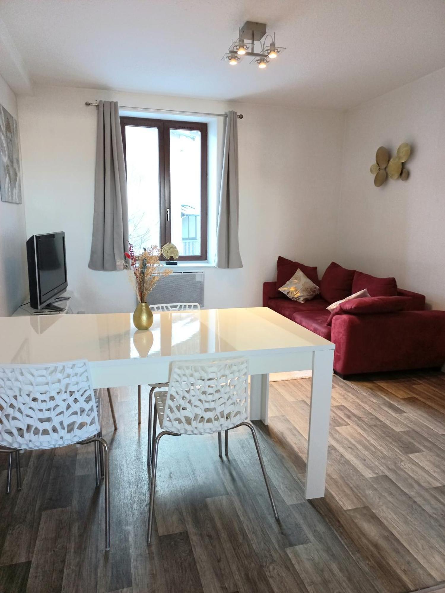 Appartement Les Iris, Au Calme, Proche Du Centre เรเมียร์มอง ภายนอก รูปภาพ